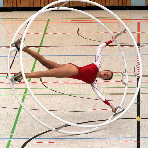 Naomi Schiek ist 3-fache Baden-Württbg. Meisterin im Rhönradturnen